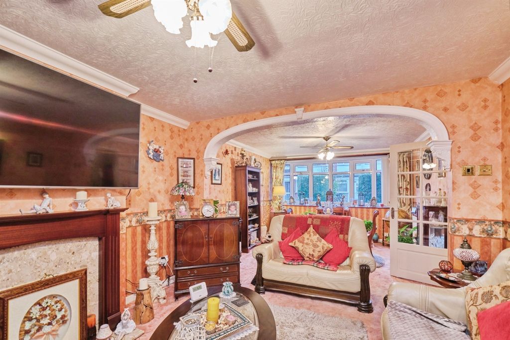 Property photo 2 of 17