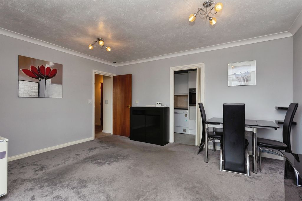 Property photo 3 of 14