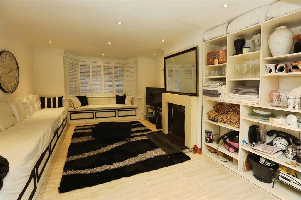 Property photo 2 of 21 Picture No. 13