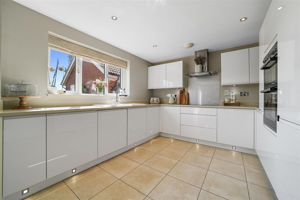 Property photo 2 of 25 Kitchen