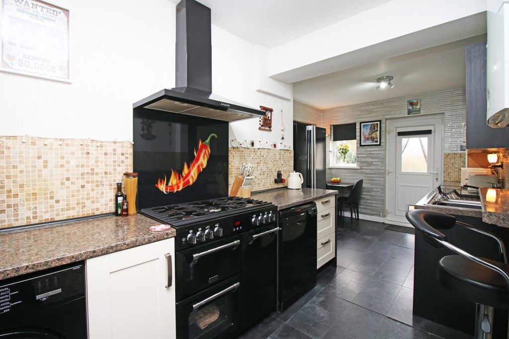 Property photo 2 of 28