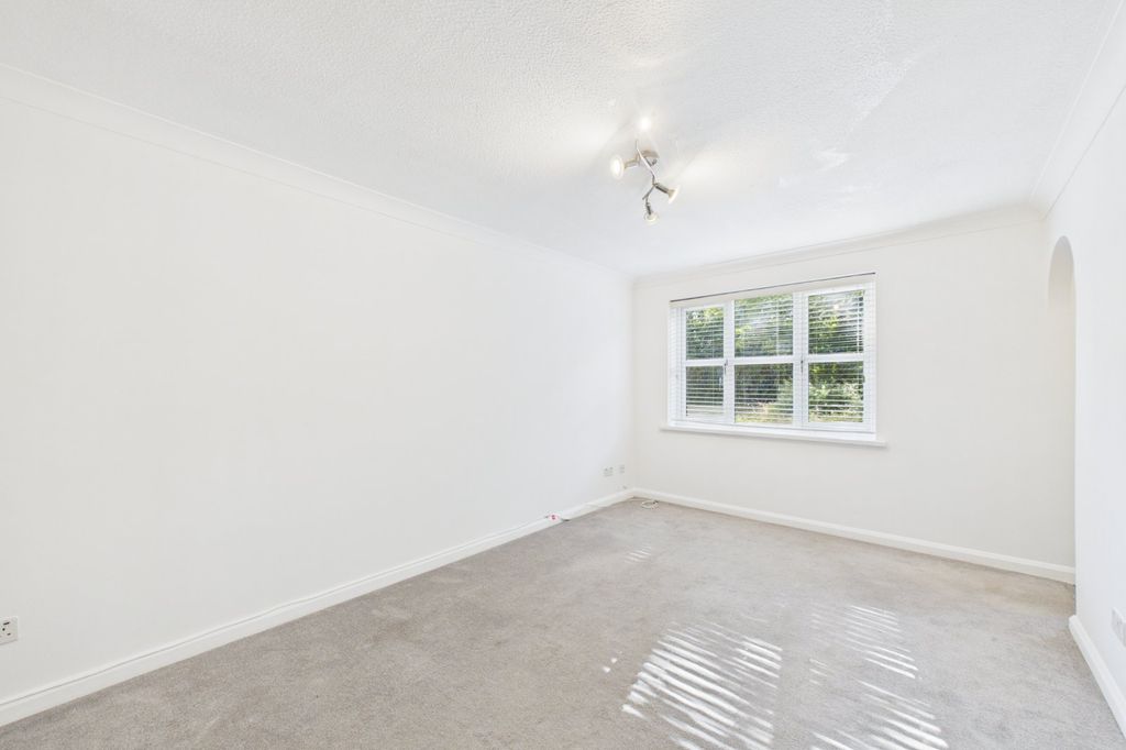 Property photo 3 of 5 Picture No. 02