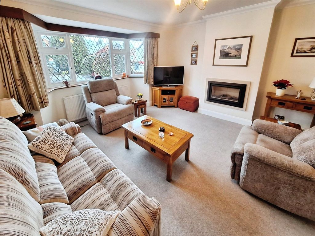 Property photo 2 of 19 Lounge