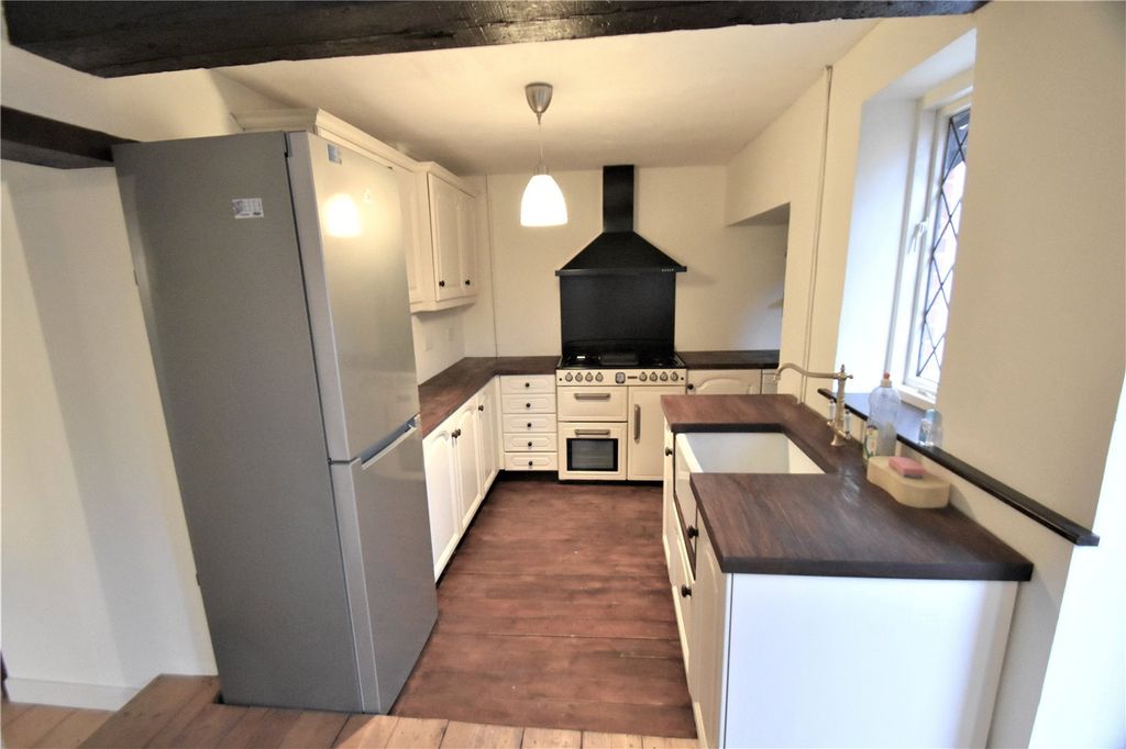 Property photo 3 of 9 Kitchen