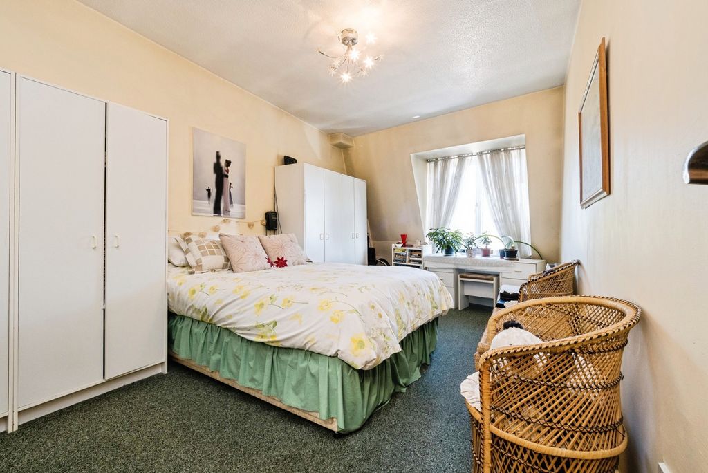 Property photo 3 of 21 Pbox-Img.Jpg