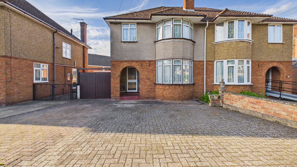 Property photo 1 of 14 Cam04968G0-Pr0127-Still002