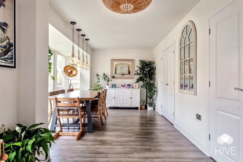 Property photo 3 of 35 Dining Area