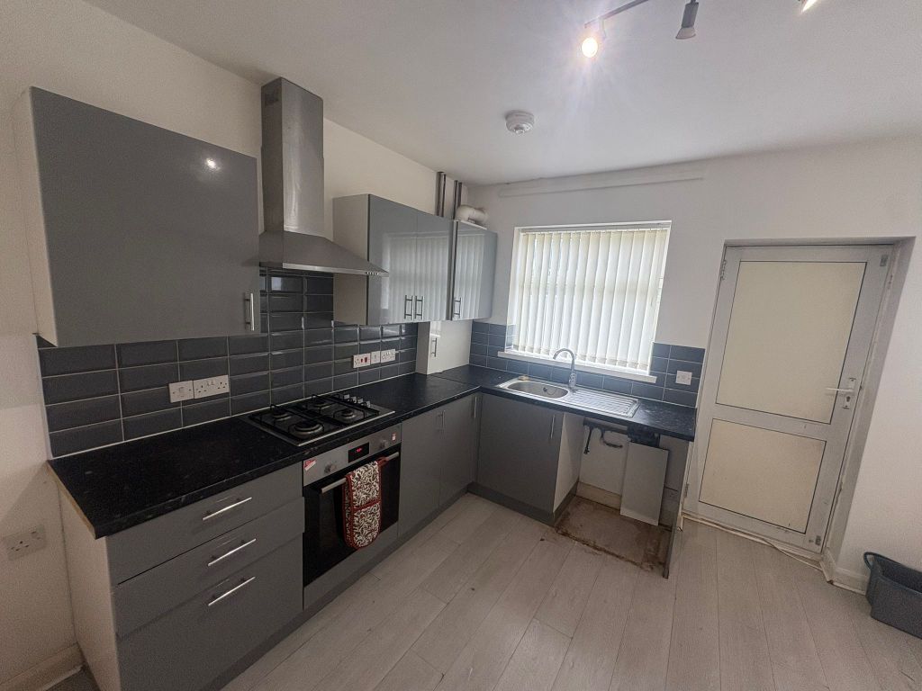 Property photo 1 of 8 Kitchen