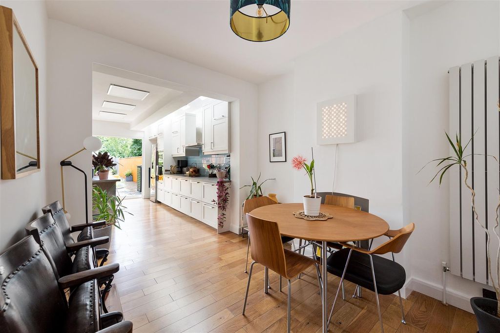 Property photo 3 of 36 Roberts Road, E17