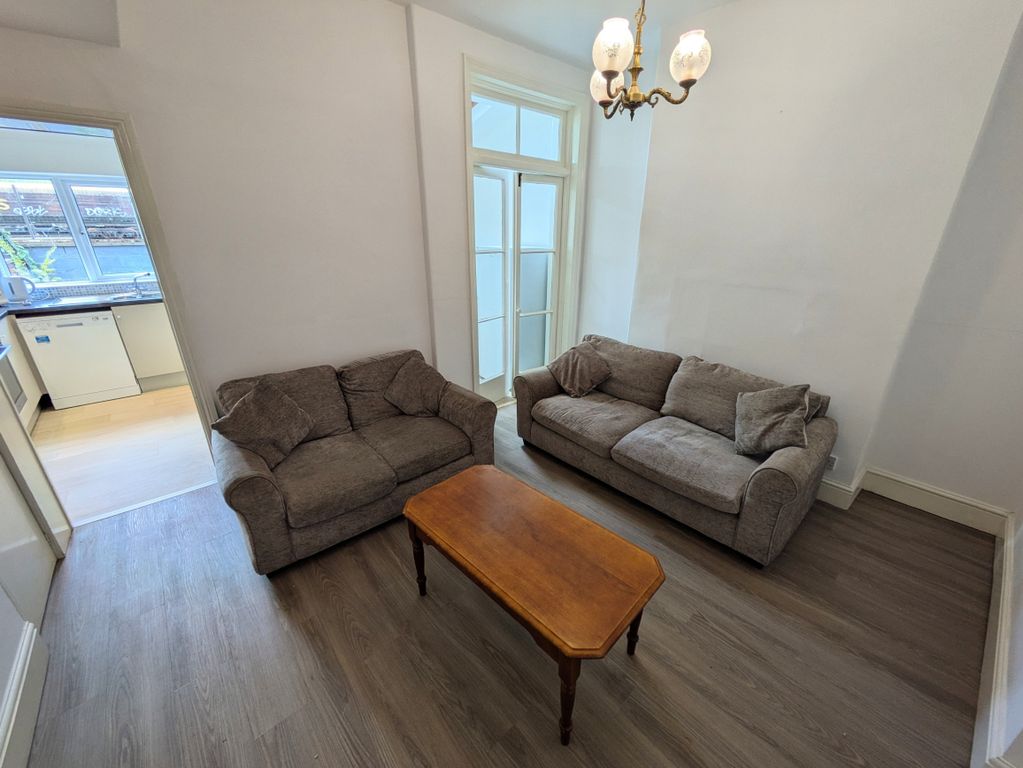Property photo 3 of 15 Lounge (2)