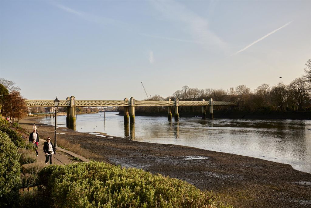 Property photo 3 of 31