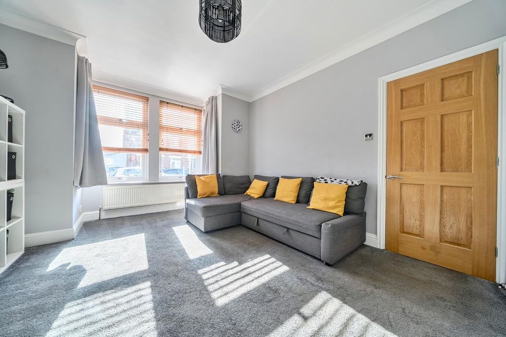 Property photo 3 of 19 1370375-9-68F8F54873F44.Jpg