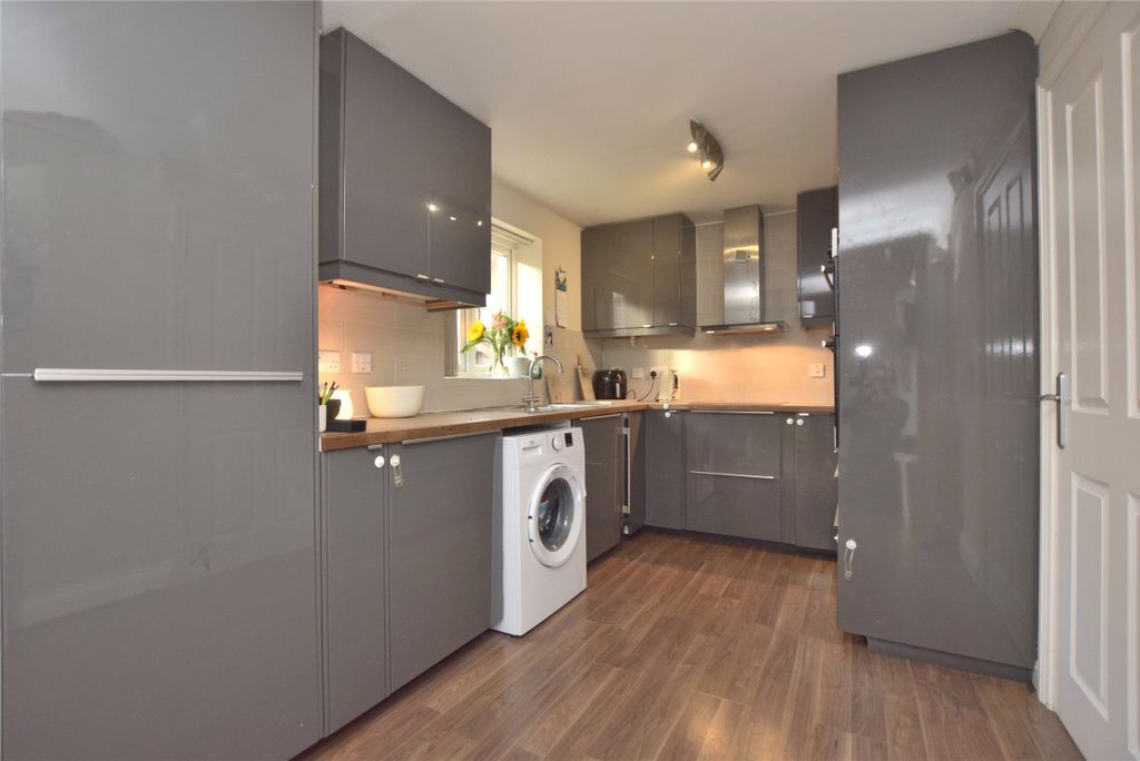Property photo 3 of 15 Kitchen