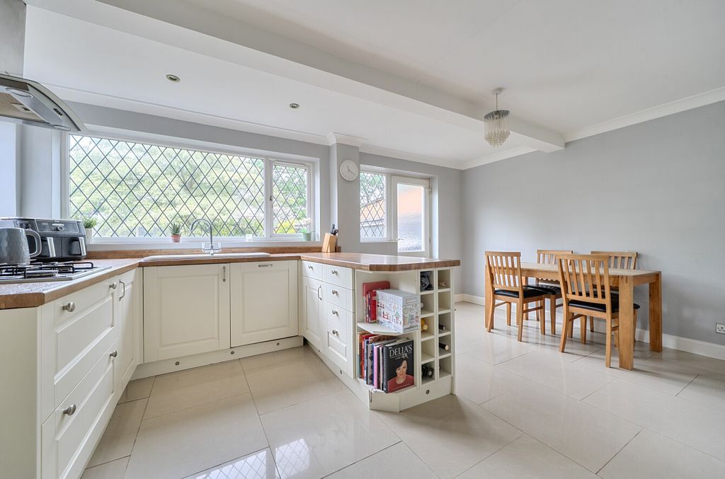 Property photo 2 of 18 1465599-6-6A0d8Fe...