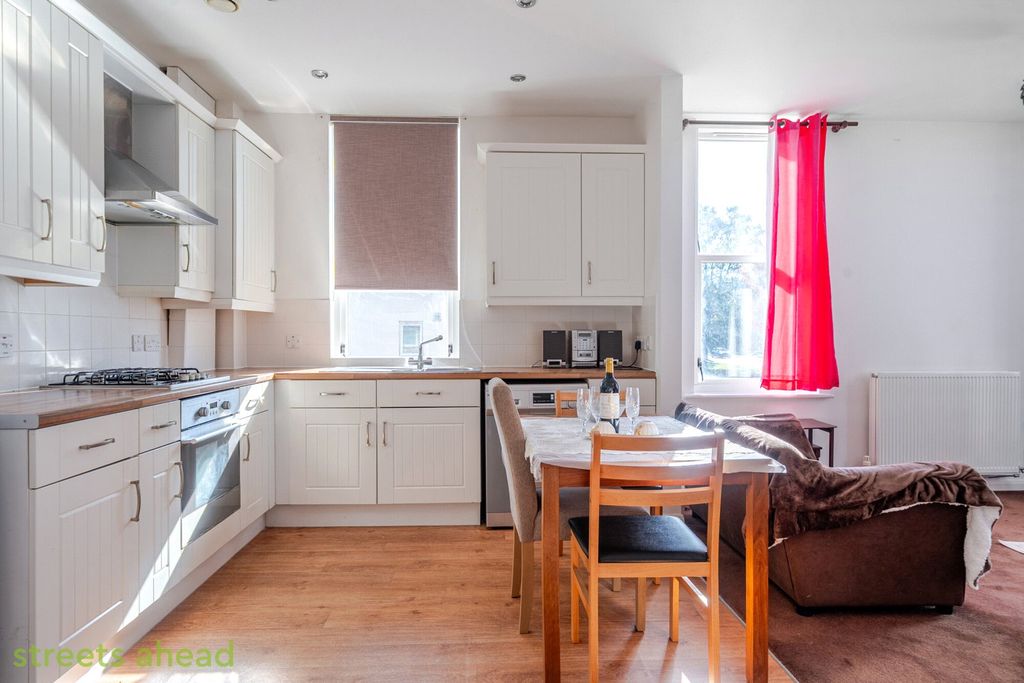 Property photo 3 of 14 8F9426F1-7d47-4E4...