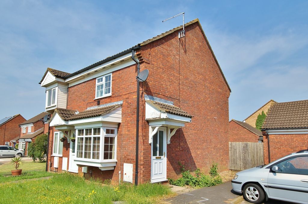 Property photo 1 of 7 15 Da Vinci Close, St Ives, Front