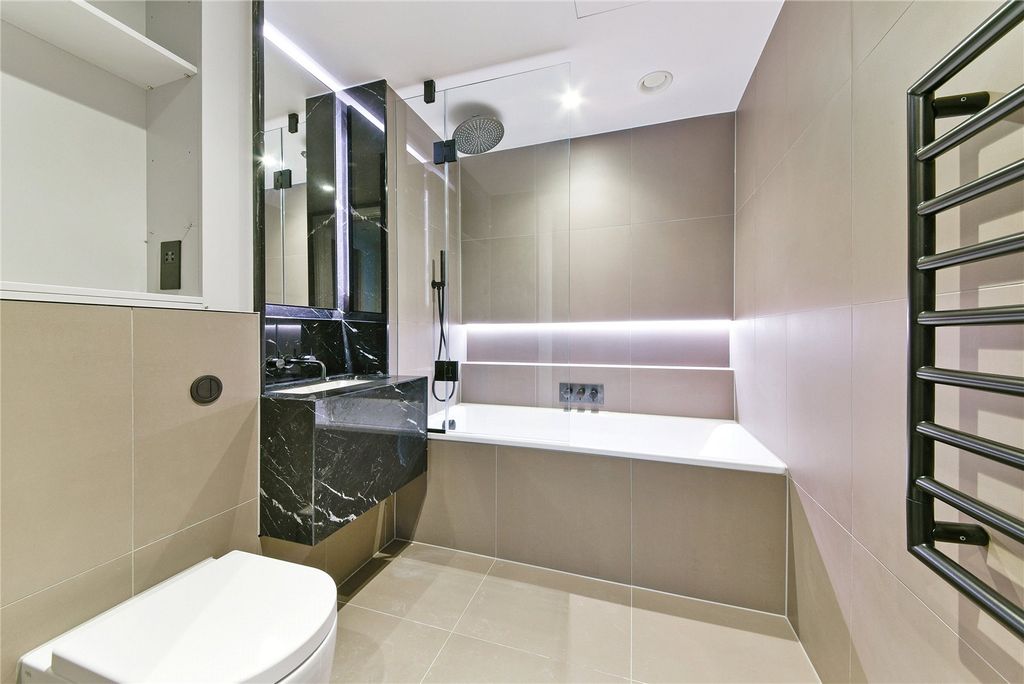 Property photo 3 of 7 Bathroom