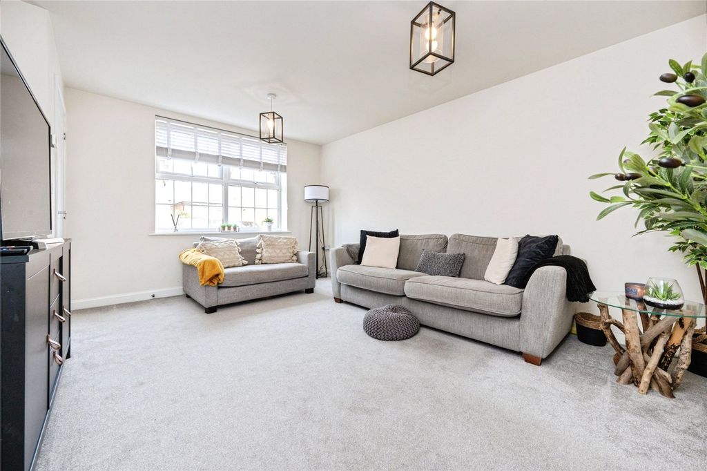 Property photo 2 of 18 Picture No. 23