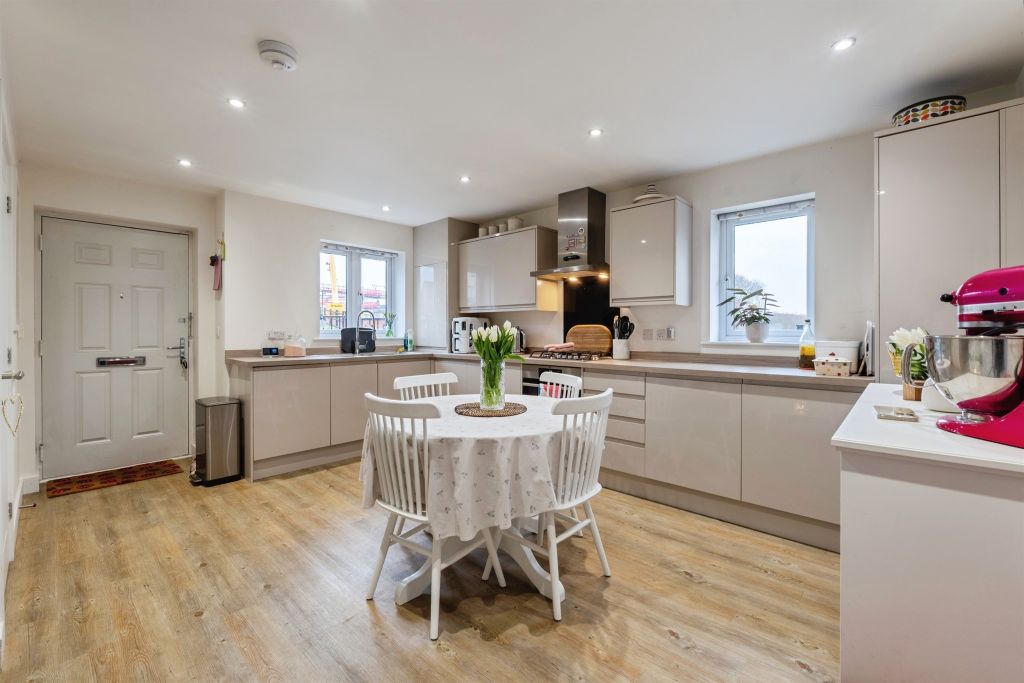 Property photo 3 of 22