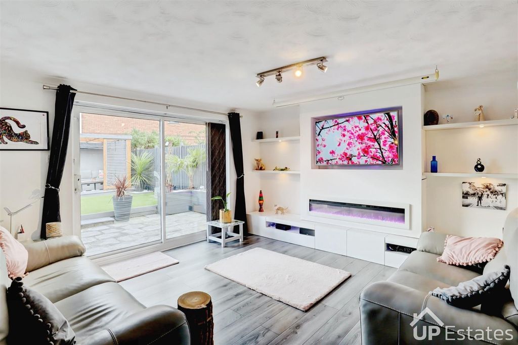 Property photo 3 of 16 Living Room