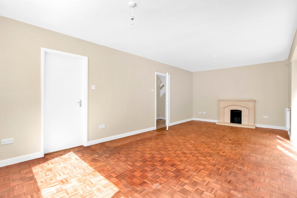 Property photo 3 of 25