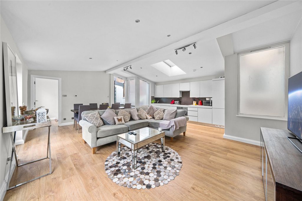 Property photo 2 of 12