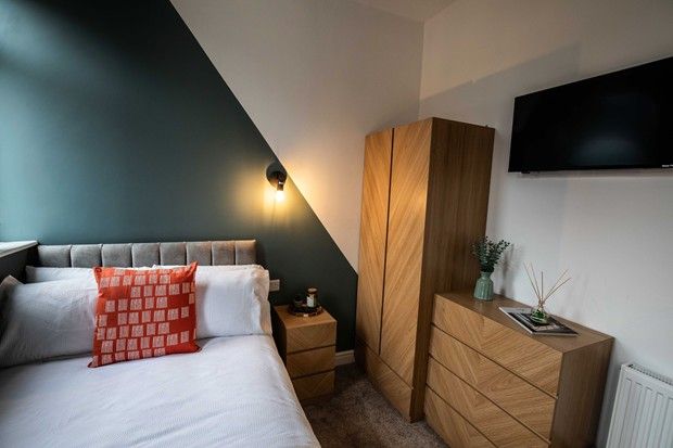 Property photo 3 of 14 Room 2 Pic 3