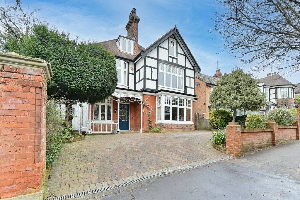 Property photo 3 of 34