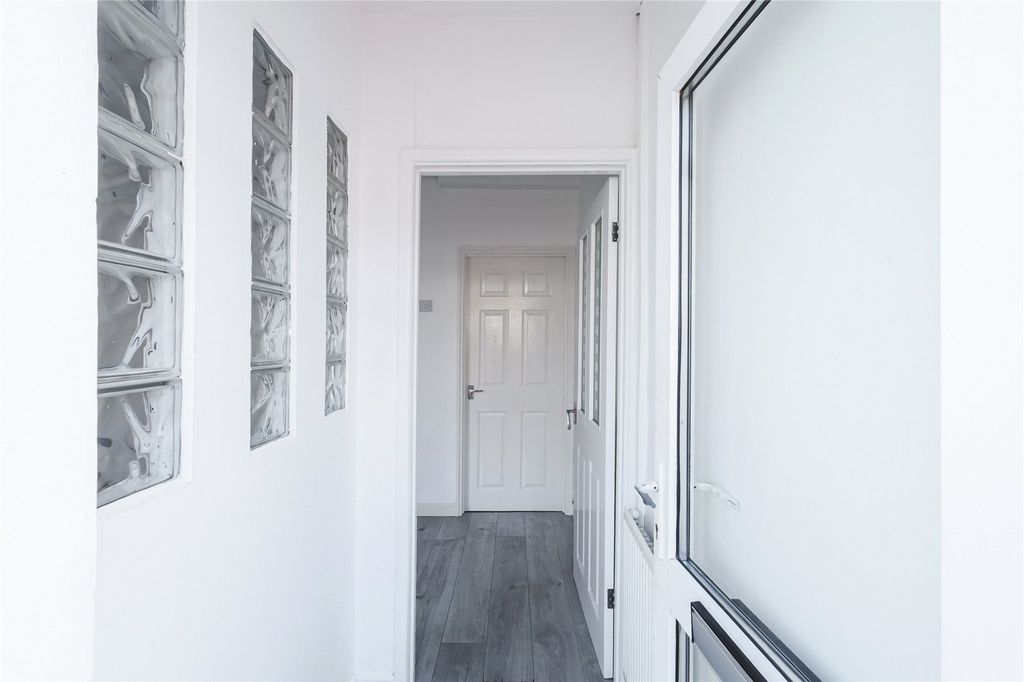 Property photo 2 of 15 Picture No. 05