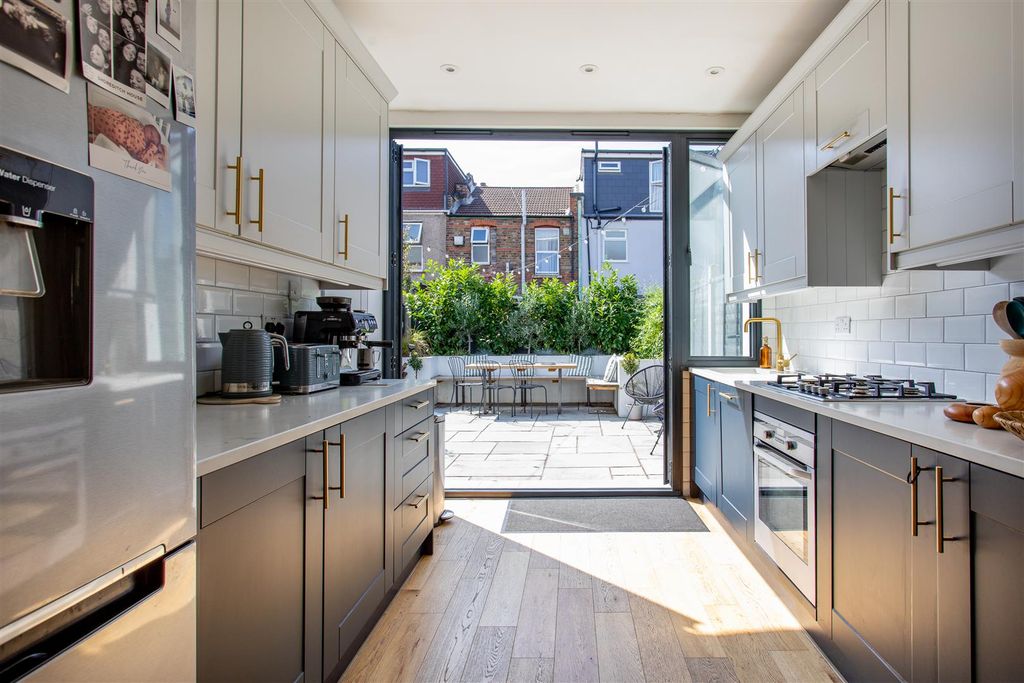 Property photo 3 of 31 38 Century Road