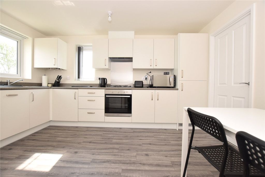 Property photo 3 of 8 Picture No. 06