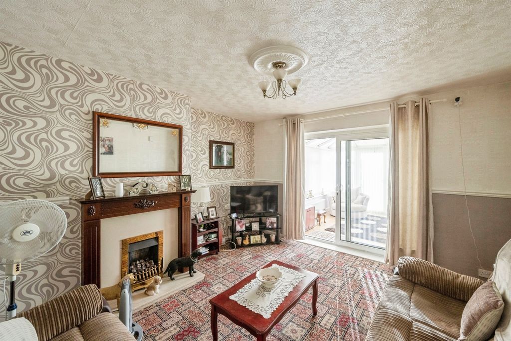 Property photo 2 of 20