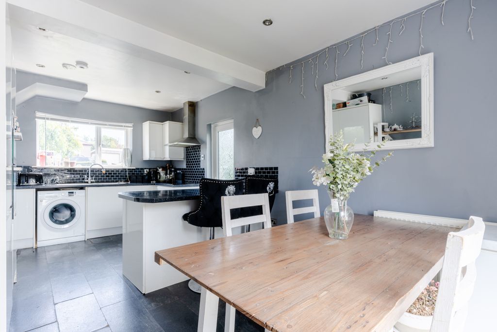 Property photo 2 of 18 A7400837-Hdr-4
