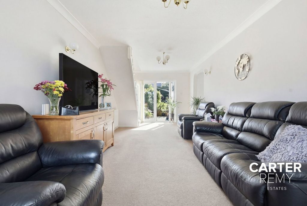 Property photo 2 of 28