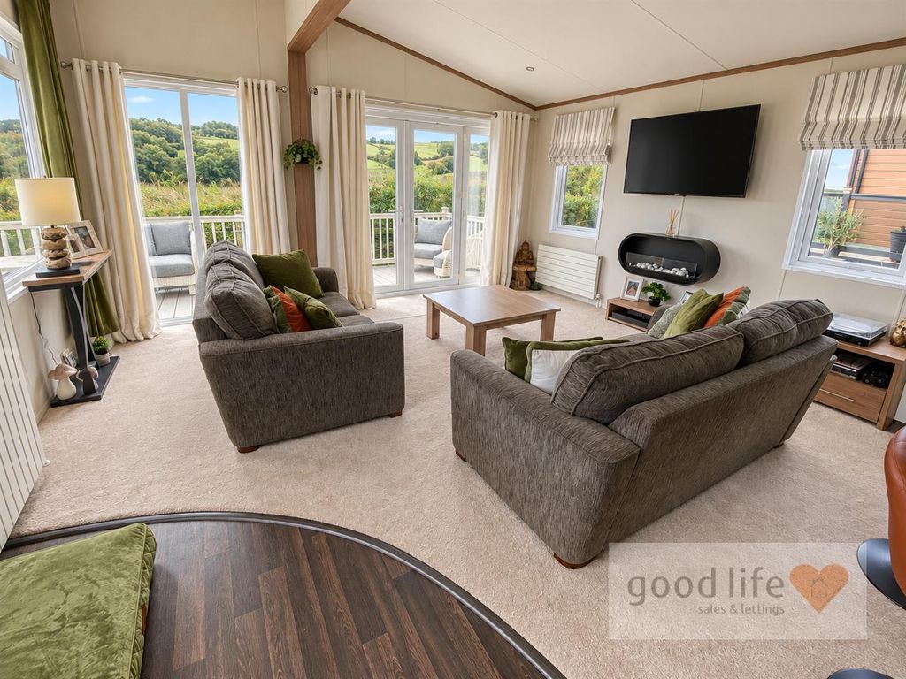 Property photo 2 of 25 20260923_173831475_Ioskingfisher.Jpg
