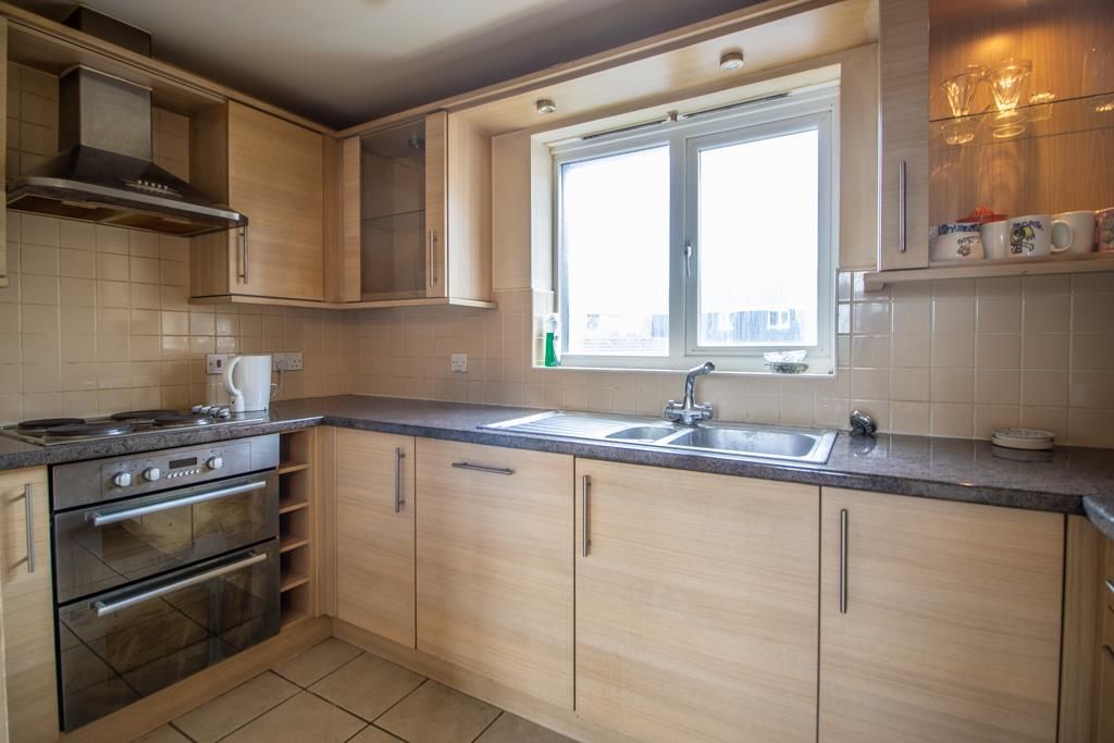 Property photo 3 of 8 Kitchen
