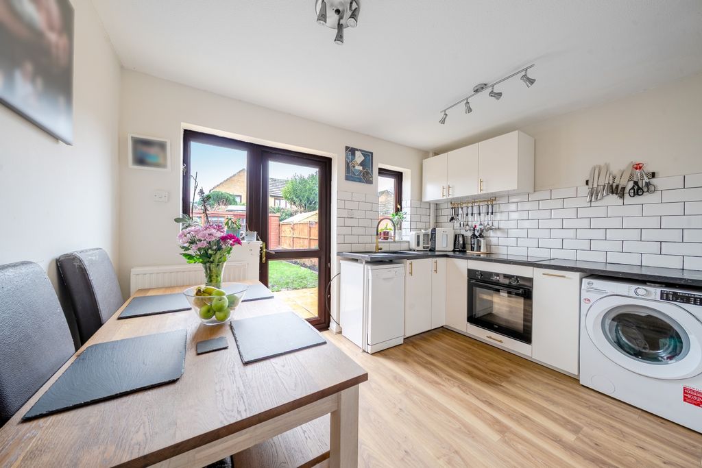 Property photo 3 of 12 1385585-6-692Db71325E01