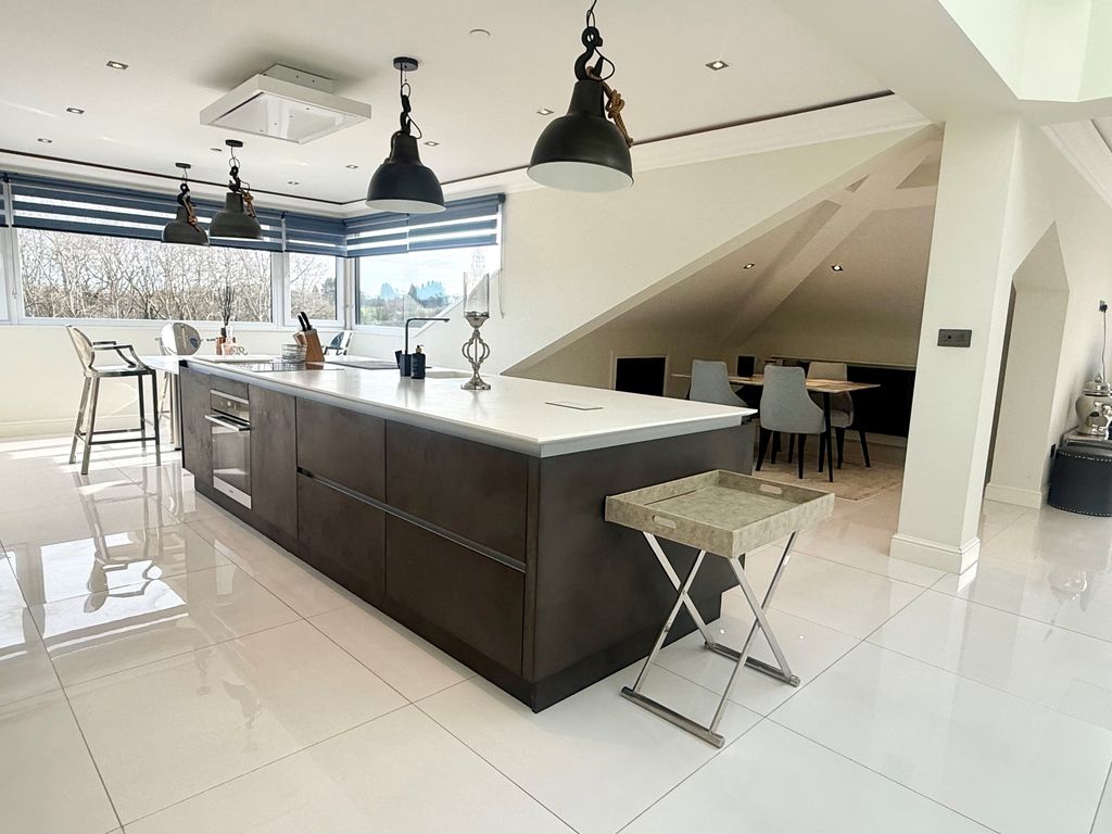 Property photo 1 of 16 4