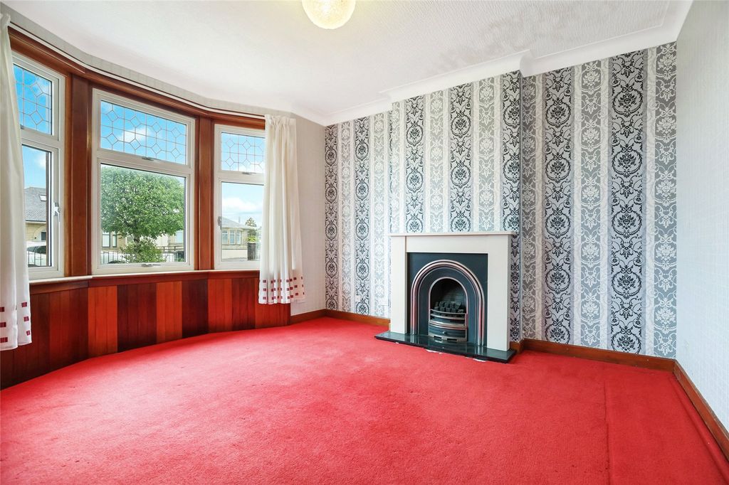 Property photo 3 of 18 Family/Dining Room