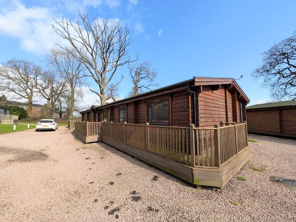 Property photo 2 of 27 Side