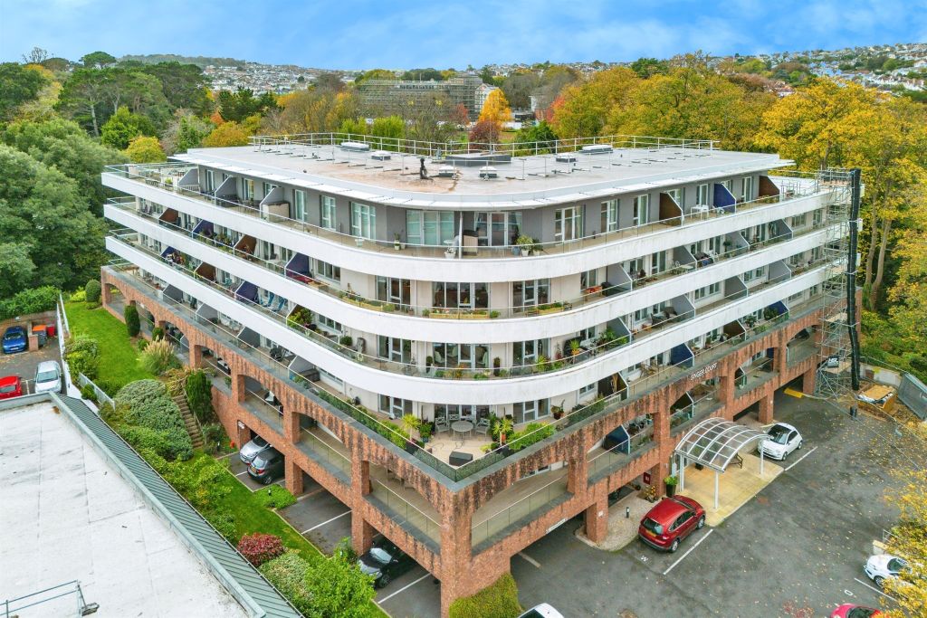 Property photo 1 of 32