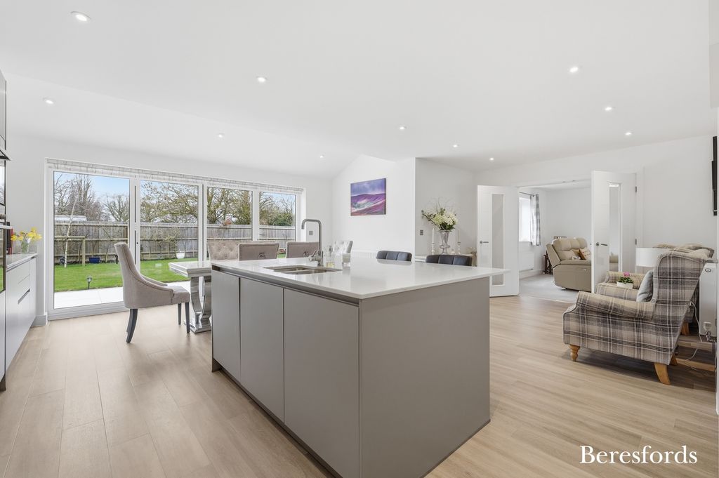 Property photo 3 of 27 Picture 3