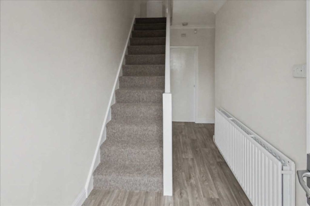 Property photo 2 of 21 Entrance