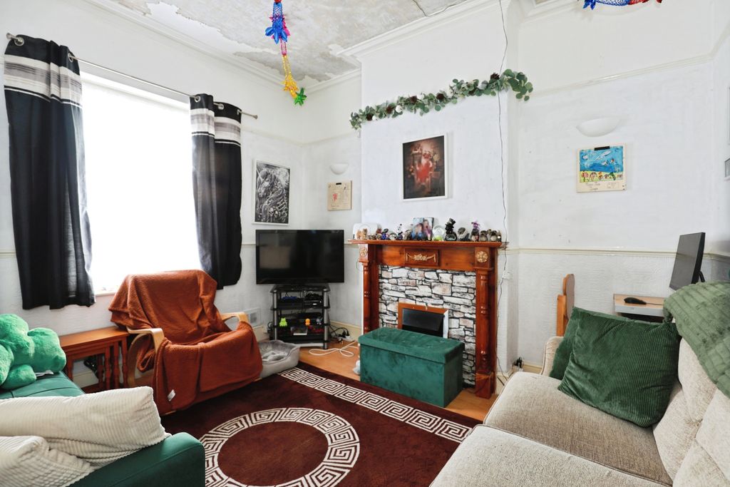 Property photo 2 of 18