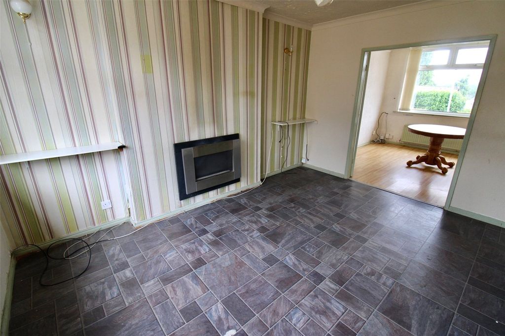 Property photo 2 of 18 Lounge