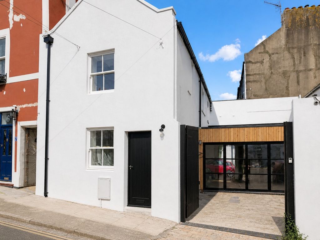 Property photo 1 of 12 4960510