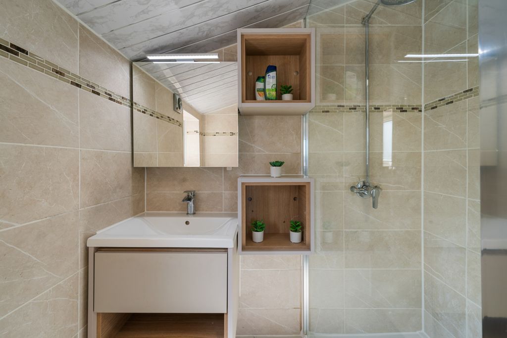 Property photo 3 of 11 83A Mitcham Road Sw17 9Pd-2