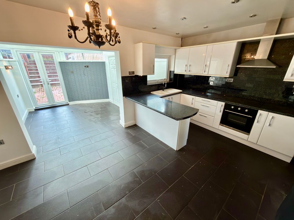 Property photo 2 of 17 Image