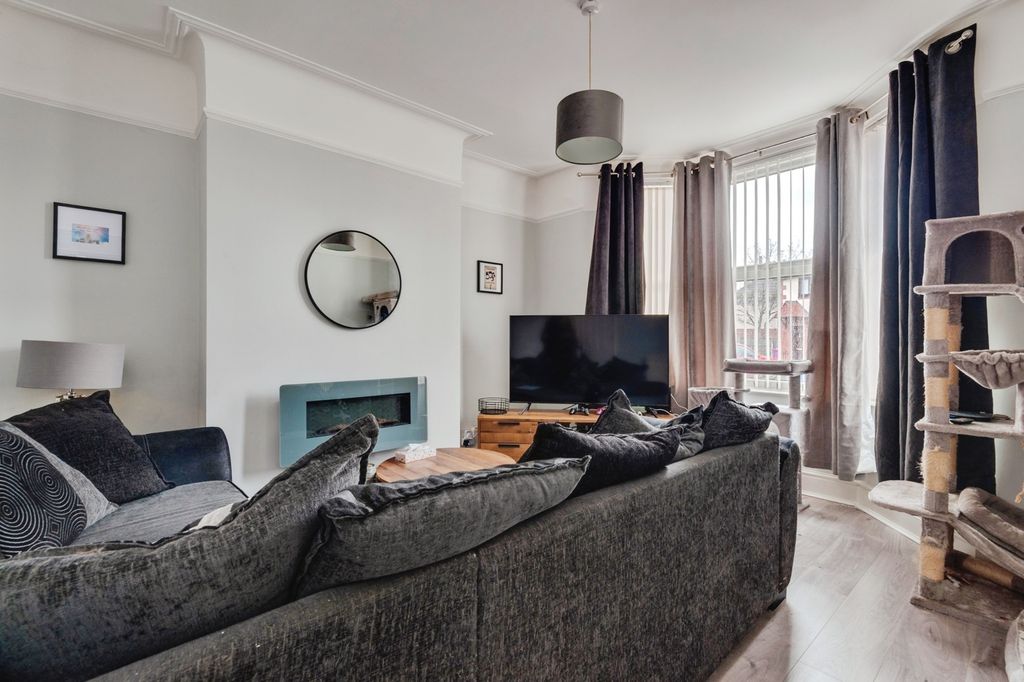 Property photo 3 of 16 Pbox-Img.Jpg