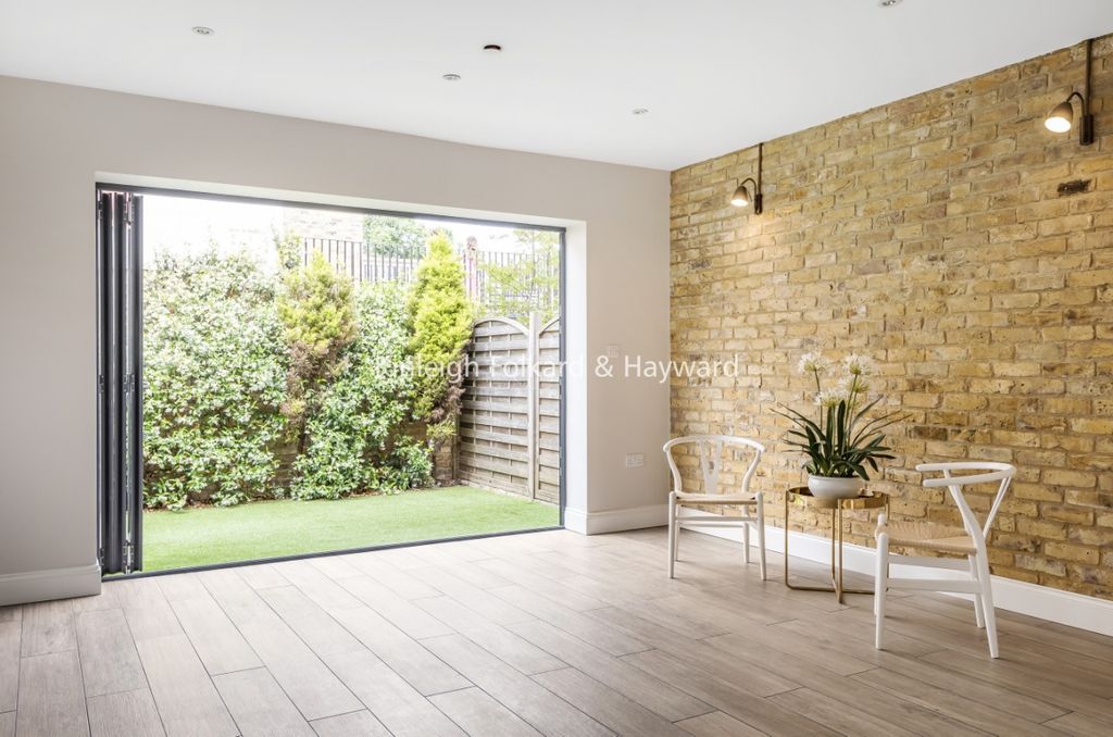 Property photo 2 of 7 cd19F3F6-86Fe-45F9-B